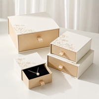 Boîte cadeau de luxe carrée personnalisée avec logo pour bijoux (boucles d'oreilles, bagues, colliers, montres) - Emballage rigide écologique