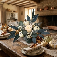 Kleiner Mindestbestellwert Herbst-Kerzenring-Kranz mit weißen Kürbissen, Eukalyptus und Beeren für Thanksgiving Farmhaus-Tischdekoration