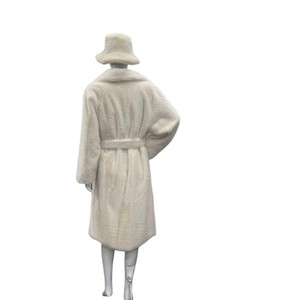 Cappotto Lungo <span class=keywords><strong>Beige</strong></span> da Donna in Finta <span class=keywords><strong>Pelliccia</strong></span> di Visone con Collo Rovesciato, Lussuoso ed Ecologico, con Cappello a Bombetta Trendy e Cintura - Product Image 3