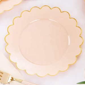 <span class=keywords><strong>Assiette</strong></span> en plastique jetable <span class=keywords><strong>rose</strong></span> ronde de 9 "avec bord doré festonné, ensemble de vaisselle à fleurs à dessert blanches, vaisselle de camping - Product Image 3