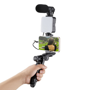 Kit de Vlogging <span class=keywords><strong>et</strong></span> de Création Vidéo LED en Promotion : <span class=keywords><strong>Trépied</strong></span> de Table pour <span class=keywords><strong>Téléphone</strong></span> <span class=keywords><strong>avec</strong></span> <span class=keywords><strong>Lumière</strong></span>, <span class=keywords><strong>Micro</strong></span> <span class=keywords><strong>et</strong></span> Télécommande - Product Image 1
