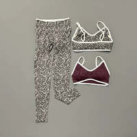 Ensemble de sport 2 pièces imprimé léopard pour femme : Soutien-gorge de yoga sans couture et short taille haute froncé aux fesses – Tenue de sport ajustée pour la gym