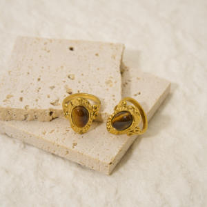 خاتم من الفولاذ المقاوم للصدأ مطلي بالذهب عيار 18 قيراط بتصميم عتيق لعام <span class=keywords><strong>2026</strong></span>، مرصع بحجر عين النمر الطبيعي بنمط المطرقة - Product Image 3