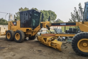 รถเกรดเดอร์ CAT 140H พร้อมใบมีดดันดินและริปเปอร์ เครื่องจักรปรับระดับพื้นที่ที่มีประสิทธิภาพเสถียรสำหรับขายต่างประเทศ - Product Image 2