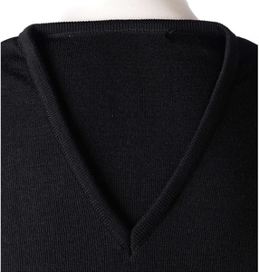 สเวตเตอร์แบบสวมหัวมีโลโก้กะโหลกอะคริลิคระบายอากาศได้เสื้อถักใส่ได้ทั้งชายและหญิงสีดำสำหรับฤดูหนาว - Product Image 5