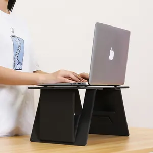 Ayakta çalışma için yükseltilmiş masa yüksekliği ile yaratıcı katlanabilir laptop standı