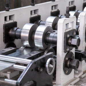 Support de profil de cloison sèche en acier de conception moderne Accessoires de panneau de gypse-goujon en métal/voie/<span class=keywords><strong>Omega</strong></span>/C/U canal de fourrure quille en acier léger - Product Image 6