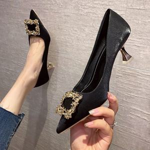 High Quality Factory Wholesale Wedding <strong>Shoes</strong> for Bride 2026 New Stiletto Bridal Wedding <strong>Shoes</strong> for Bride <strong>Low</strong> <strong>Heel</strong> in Red - Product Image 3