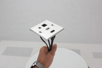 Prise de table 86 modules en alliage d'aluminium avec ports USB, réseau et vidéo