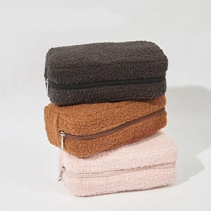 Bolsa organizadora <span class=keywords><strong>de</strong></span> maquillaje <span class=keywords><strong>de</strong></span> viaje portátil <span class=keywords><strong>de</strong></span> lujo <span class=keywords><strong>de</strong></span> alta calidad, <span class=keywords><strong>estuche</strong></span> cosmético <span class=keywords><strong>de</strong></span> terciopelo Crema <span class=keywords><strong>para</strong></span> <span class=keywords><strong>mujer</strong></span>, <span class=keywords><strong>estuche</strong></span> <span class=keywords><strong>de</strong></span> maquillaje duradero elegante con cremallera - Product Image 2