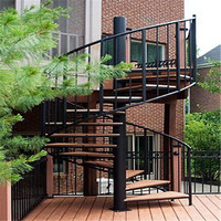 Escalier en colimaçon pour particuliers et professionnels, avec panneaux antidérapants et structure de charge optimisée aux dimensions personnalisées, vente en gros