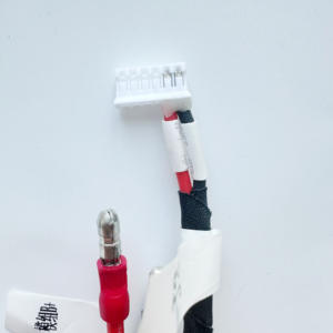 ฝาครอบพอร์ตชาร์จมอเตอร์ไซค์ไฟฟ้ากันน้ำพร้อมปลั๊กอินอเนกประสงค์แบบ PTFE และ PVC การเชื่อมต่อการชาร์จแบตเตอรี่รถยนต์หุ้มฉนวน - Product Image 6