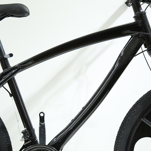 Vélo de montagne tout-terrain avec cadre en acier, pneus noirs, système de suspension, accessoires pour homme - Product Image 6