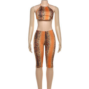 Set 2 Potong Motif Ular Seksi untuk Wanita, Atasan Halter Tank Top + Celana Pendek, Pakaian Klub Malam yang Modis dan Elastis - Product Image 2