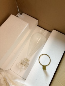 ขวดแก้วทรงหยดน้ำสำหรับบรรจุน้ำหอม ขนาด 1000 มล. 2000 มล.  วัสดุแก้ว BORO3.3 พร้อมกรวยแยกแบบติดผนัง  พร้อมวาล์วแก้วหรือ PTFE - Product Image 4