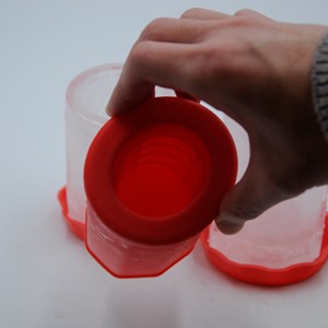 Molde para Vasos de Hielo Cilíndricos Rojos Originales con Tapa, Capacidad de 130 ml - Product Image 5