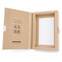 Boîte d'emballage cosmétique pliable de style livre en carton, personnalisée, en velours floqué beige, écologique, portable, avec languette de fermeture pour masques faciaux
