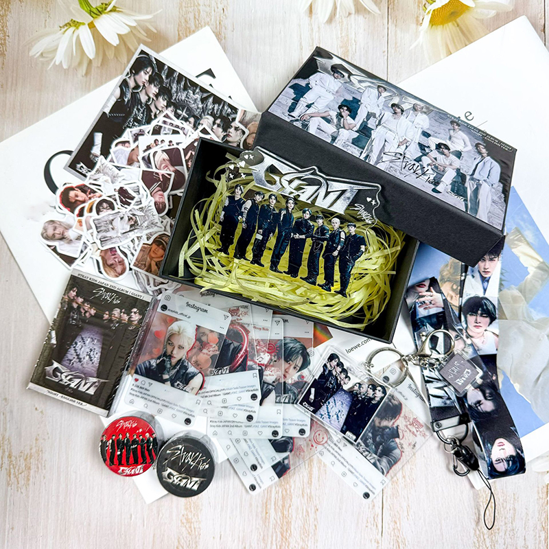 SK Coffret Cadeau Kpop – Sac à Dos, Cartes Photo, Porte-clés, Bracelets, Autocollants – Pack Fan STAY