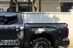 Toyota Tundra 2019, Camioneta Usada, 5.7L, SUV, Tracción Trasera/Total, Cuero Claro/Oscuro, Opciones de Motor Turbo Gasolina/Diésel/Combustible, Volante a la Izquierda, Japonesa - Product Image 3