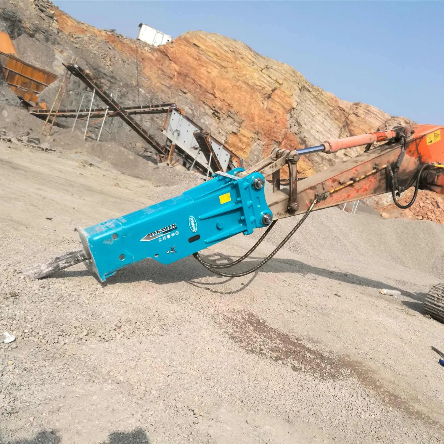Revolutionize your construction projects with our hydraulic breaker hammer