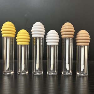 ISMAN Venta al por Mayor <span class=keywords><strong>de</strong></span> Tubos <span class=keywords><strong>de</strong></span> Brillo Labial <span class=keywords><strong>de</strong></span> 3ml y 5ml con Diseño <span class=keywords><strong>de</strong></span> Lollipop, Envases Únicos en Forma <span class=keywords><strong>de</strong></span> Biberón y Tarro <span class=keywords><strong>de</strong></span> Miel, Mini Contenedores Cosméticos con Logotipo Personalizado - Product Image 1