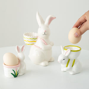 Bandeja de huevos de cerámica de conejo lindo dibujada a mano de Pascua creativa, adorno de decoración del hogar y artesanías transfronterizas para fiesta - Product Image 1