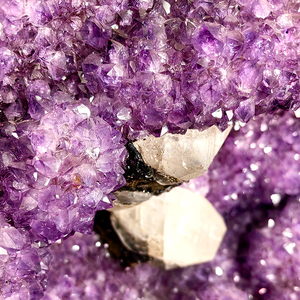 Vente en gros de grande cathédrale d'améthyste naturelle grotte d'améthyste en forme de dôme de guérison géode d'améthyste magnifique pour la géomancie de magasin - Product Image 2