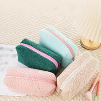 Sac à cosmétiques en sherpa moelleux pour femmes, trousse de maquillage en peluche, organiseur à fermeture éclair en polyester, sac de voyage
