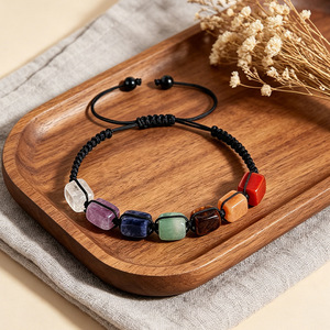 Pulsera de cristal con forma geométrica de piedra natural, ajustable, para uso diario de mujer - Product Image 2