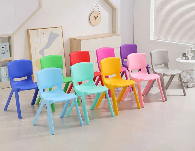 Nouveau design Chaises pour enfants Chaise en plastique pour bébés enfants stockable Mobilier moderne Chaise en plastique pour bébé