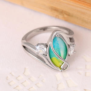 Anillo de Moissanita T0819, Plata 925, Corte Ovalado, Engaste de Garras, Anillo de Compromiso para Mujer con Diseño de Planta - Product Image 6