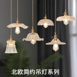 Lampe en verre et laiton rétro nostalgique de l'ancienne République de Chine, idéale pour les hôtels, les maisons d'hôtes, les bars, les cafés et les restaurants - Product Image 1