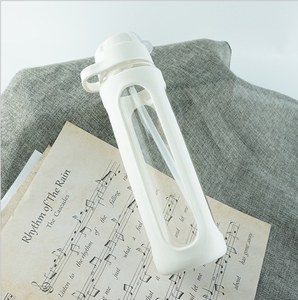 2021 haute qualité 600ml Double paroi bouteilles d'eau en verre sport bouteille d'eau en verre transparent avec paille - Product Image 3