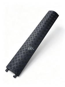 Rampe de protection de câbles en PVC à double sens, durable, pour événements extérieurs - Product Image 1