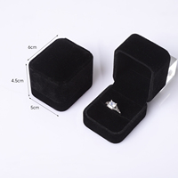 Boîte à bijoux portable en velours noir de fabrication moderne avec logo personnalisé, design tendance fait main pour les voyages