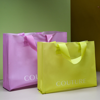 Logo personnalisé réutilisable poly PE sac fourre-tout sac à provisions épicerie en plastique souple boucle poignée sacs pour vêtement emballage avec impression