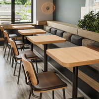Ensemble de table à manger moderne pour restaurant avec marbre, bois, métal et cuir - Meubles commerciaux durables et écologiques pour usage hôtelier