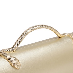 Bolso de mano elegante para mujer con asa de serpiente, material PU, correa de cadena, bolso formal para salir de noche o uso casual. - Product Image 4