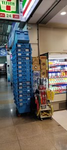 Cassa in Plastica Industriale da 67L con Coperchio Integrato 600x400x365mm, Contenitore Robusto Impilabile e Annidabile per Logistica e Magazzino - Product Image 4