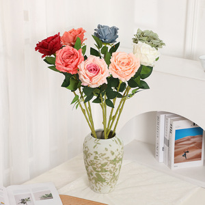 Arreglo Floral de Rosas Artificiales, Flores de Seda y Plástico de Alta Simulación, Decoración Moderna para el Hogar, Adorno para Mesa de Sala de Estar - Product Image 1