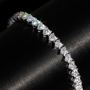 สร้อยข้อมือทองคำขาว 18K ดีไซน์คลาสสิก สำหรับผู้หญิงและเด็กผู้หญิง เหมาะสำหรับงานแต่งงาน รุ่น MSB-515 - Product Image 3