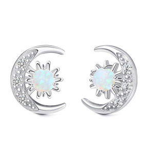 Orecchini a Perno con Stella e Luna, Design Elegante e Raffinato, Gioielli per Donne, Uso Quotidiano, Accessorio per Outfit da Festa, Idea Regalo - Product Image 1
