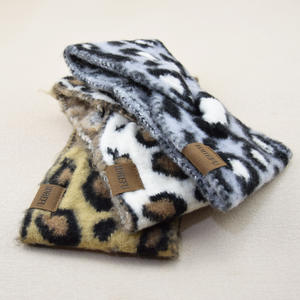 Diadema <span class=keywords><strong>de</strong></span> punto <span class=keywords><strong>de</strong></span> lana con estampado <span class=keywords><strong>de</strong></span> leopardo estilo europeo-americano, <span class=keywords><strong>de</strong></span> ala ancha, para lavado facial y protección <span class=keywords><strong>de</strong></span> las orejas - Product Image 3