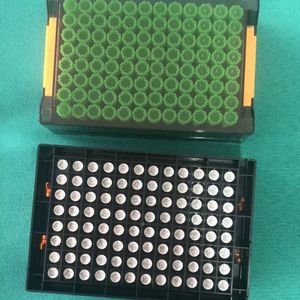 Tubo criogénico Katano de 0.75 ml con tapón de rosca externo SBS de grado premium para almacenamiento celular - Product Image 1