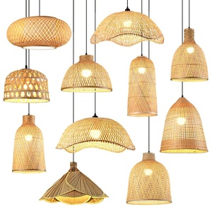 Lampadario <span class=keywords><strong>in</strong></span> Rattan Intrecciato a Mano, Lampada a Sospensione Boho con Cesto <span class=keywords><strong>in</strong></span> <span class=keywords><strong>Legno</strong></span> Massello - Product Image 1