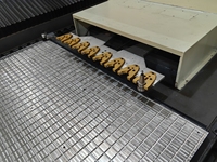 Machine de gravure CNC à portique grand format 3 axes avec moteur servo 7,5 kW, roulement simple, contrôle PLC et système de serrage automatique