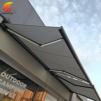 Auvent de terrasse moderne de luxe en aluminium à cassette intégrale motorisé avec bras repliables, auvent rétractable extérieur 100 % étanche