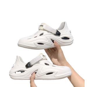 Hombres 2024 Verano Nuevo estilo Zapatos con agujeros Poop-Feeling Baotou Zapatillas Cerrado Antideslizante Ropa exterior Playa Deportes <span class=keywords><strong>Coco</strong></span> Sandalias - Product Image 1