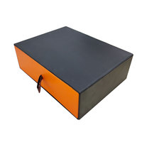 Boîte-cadeau recyclable luxueuse sur mesure avec impression en relief pour un emballage de bijoux exquis
