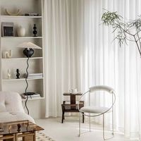 Stores vénitiens verticaux avec voilages intégrés, écrans de fenêtre en gaze fine blanche, tissu de rideau fini, minimalisme moderne